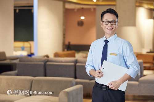 家具店銷(xiāo)售人員形象 專業(yè)與溫度的交匯點(diǎn)